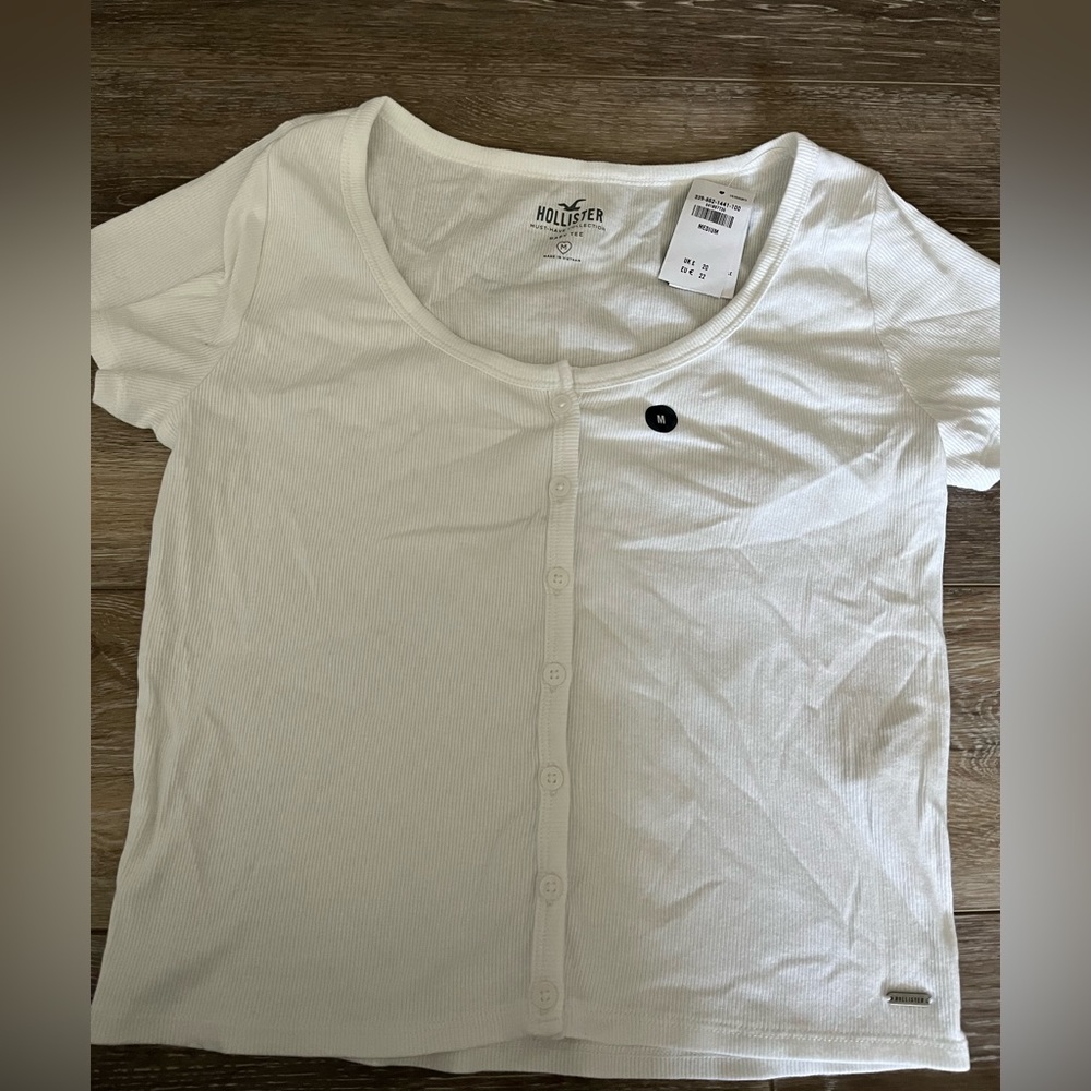 White Hollister women’s baby tee, size medium, new with tags